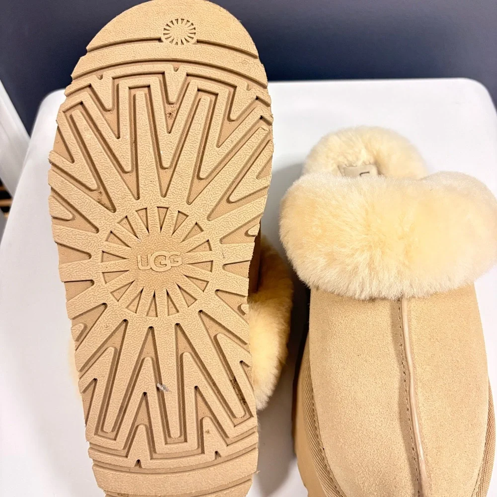 UGG Kids Chestnut Suede Sheepskin Slippers in Cream
